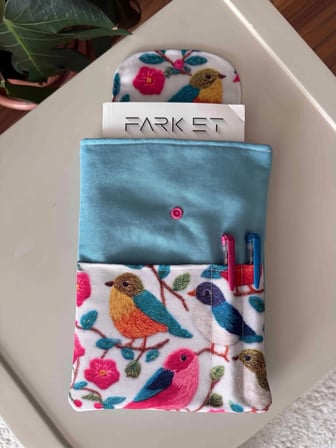 Tadsy Kuş ve Çiçek Desenli Kitap Kılıfı Cepli Çıtçıtlı Koruyucu Kılıf 19x25 cm