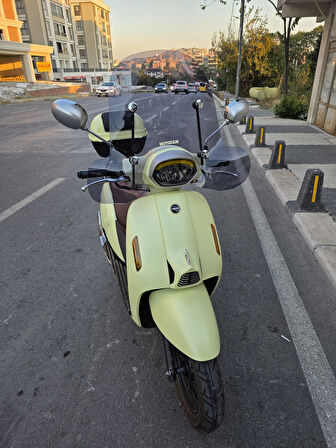 MOTOCAM RKS LTR 125 Siperlik Ön Cam 2023 -2025 Model 51cm Füme Renkli 4mm APARATSIZDIR