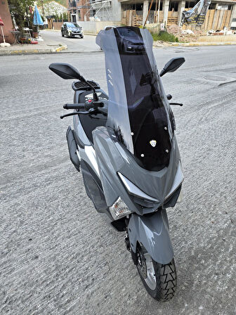 MOTOCAM Revolt RSX4 Siperlik Ön Cam 2022-2025 Model 75cm Siyah Renkli 4mm ORTA BOYLU