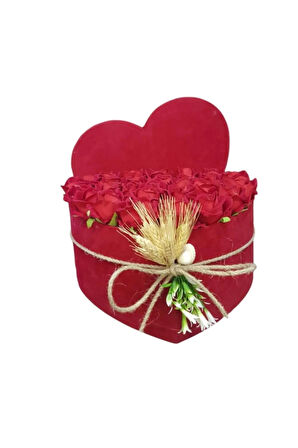 Kırmızı Kadife Kalpli Kutuda Gerçek Görünümlü Yapay Kadife Güller