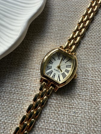 Retro Minimal Metal Kordon Vintage Kadın Kol Saati İçi Beyaz