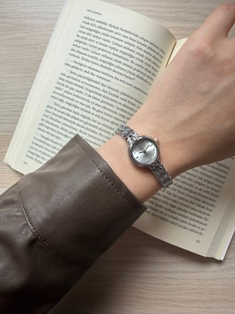 Retro Minimal Metal Kordon Vintage Kadın Kol Saati Gümüş Yuvarlak