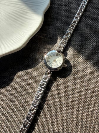 Retro Minimal Metal Kordon Vintage Kadın Kol Saati Yuvarlak Kasa