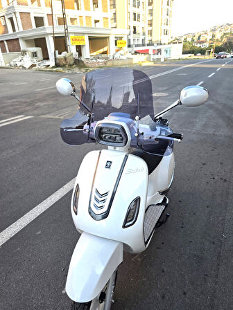 MOTOCAM Arora Safari 50-125 Siperlik Ön Cam 2021-2025 Model 37cm Füme Renkli 4mm APARATSIZDIR