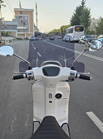 MOTOCAM Arora Safari 50-125 Siperlik Ön Cam 2021-2025 Model 37cm Füme Renkli 4mm APARATSIZDIR