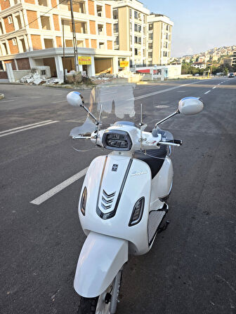 MOTOCAM Arora Safari 50-125 Siperlik Ön Cam 2021-2025 Model 37cm Şeffaf Renkli 4mm APARATSIZDIR