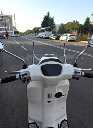 MOTOCAM Arora Safari 50-125 Siperlik Ön Cam 2021-2025 Model 37cm Şeffaf Renkli 4mm APARATSIZDIR