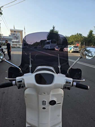 MOTOCAM Arora Safari 50-125 Siperlik Ön Cam 2021-2025 Model 37cm Siyah Renkli 4mm APARATSIZDIR