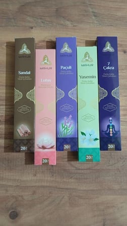 Saga-Tütsü-Çakra-Mahur