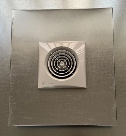 Sılent 100 CZ Kör Kasalı wc Banyo Fanı 95 m3/h Sessiz iç ölçü 30*35 ölçü 35*40 Ses Bariyelli