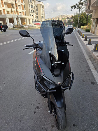 MOTOCAM Salcano Wind 150 Siperlik Ön Cam 2023-2025 Model 57cm Siyah Renkli 4mm