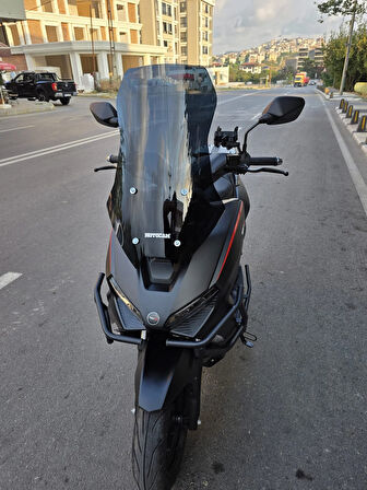 MOTOCAM Salcano Wind 150 Siperlik Ön Cam 2023-2025 Model 57cm Siyah Renkli 4mm