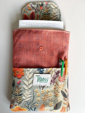 Sonbahar Çiçek desenli Kitap Kılıfı Şık ve Kitap Koruyucu Kılıf Cepli Çok Amaçlı Hediye 19x25 cm