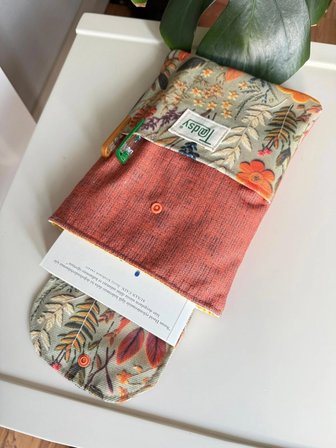 Sonbahar Çiçek desenli Kitap Kılıfı Şık ve Kitap Koruyucu Kılıf Cepli Çok Amaçlı Hediye 19x25 cm