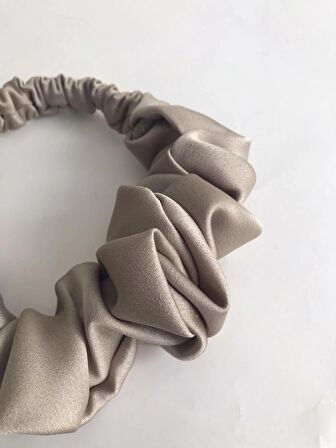 Kadın Bej Saten Büzgülü Scrunchie Saç Bandı / Bandanası