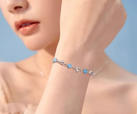 Aqua Love Gümüş Kaplama Kalp ve parlak taşlı Bileklik-Sevdiklerinize ve kendinize en özel hediye