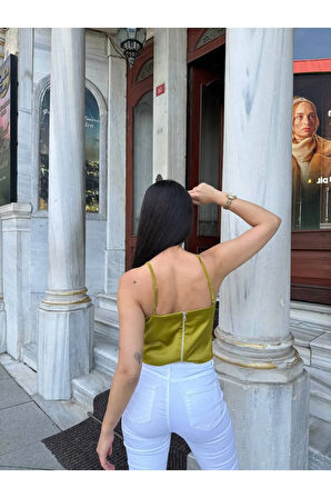 TAŞ DETAYLI FİYONKLU KADIN SATEN CROP BÜSTİYER