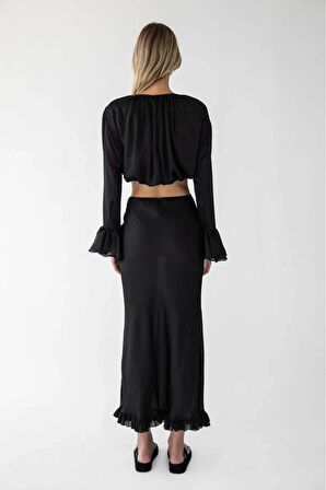 Dar iç gösteren etek