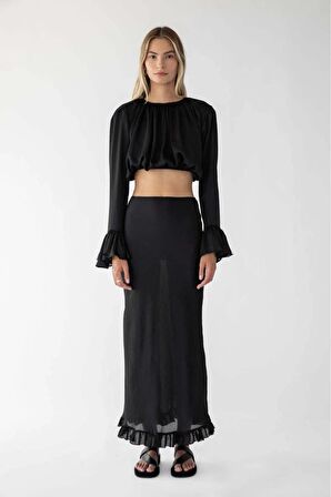 Dar iç gösteren etek