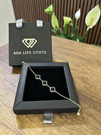 (Çantalı KUTU) 925 Ayar Gümüş 18 ayar Gold Kaplama 3 sıra siyah Taşlı Yonca Bileklik