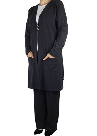 KADIN ÖNÜ ÜÇ DÜĞMELİ MEVSİMLİK CEPLİ HIRKA