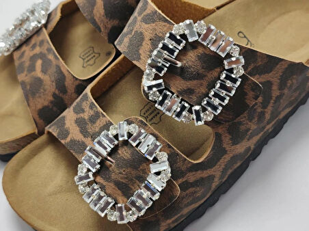 Leopar Taşlı Mantar Tabanlı Çift Tokalı Herşeyle Kombin Terlik