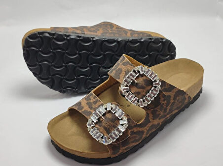 Leopar Taşlı Mantar Tabanlı Çift Tokalı Herşeyle Kombin Terlik