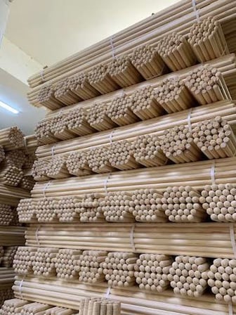 Omeyva Çam Ahşap Sap Vidalı Fırça Faraş Çeksil Süpürge Sapı - 120 Cm. - 10 Adet