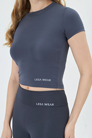 Lesa Wear Soft Touch Bedene Oturan Spor Crop T-Shirt Short Fitted
