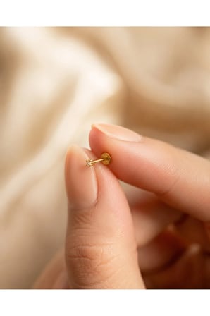 14 Ayar Altın Kare Tektaş Tragus Piercing 2 mm