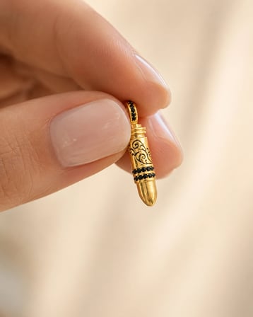14 Ayar Altın Siyah Taşlı İşlemeli Mermi Model Kolye Ucu