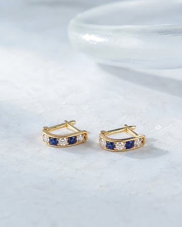 14 Ayar Altın Mavi Beyaz Taşlı J Model Çocuk Küpesi