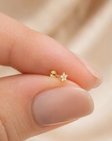 14 Ayar Altın Beyaz Taşlı Yıldız Model Tragus Küpe