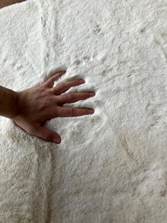 Saraz Halı Tavşan Tüyü Post Peluş Ultra Yumuşak Post Puffy KREM