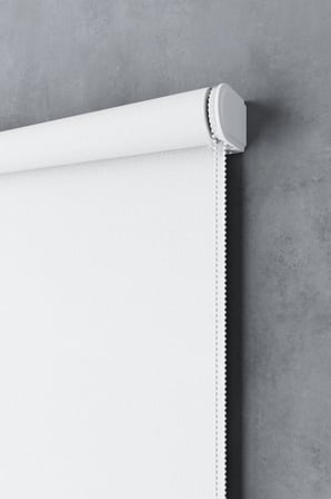 Beyaz Stor Zebra Güneşlik Perde Etekli Dilimli Alüminyum Kasa Metal Ayak
