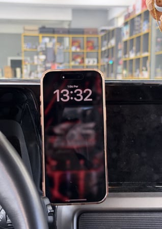 Ford Courier 2024-2026 Araç Içi Premium Telefon Tutucu - Araba Telefon Tutacağı Havalandırma Için