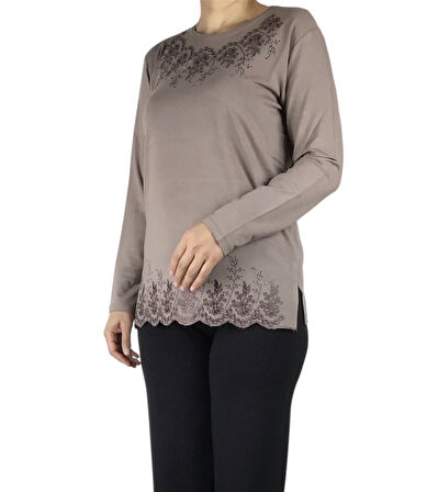 KADIN YAKA VE ETEK UCU TAŞ VE İŞLEMELİ MEVSİMLİK BLUZ