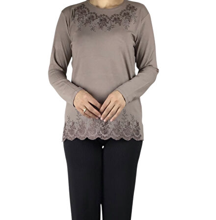 KADIN YAKA VE ETEK UCU TAŞ VE İŞLEMELİ MEVSİMLİK BLUZ