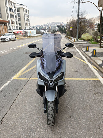 MOTOCAM SYM ADX 300 Siperlik Ön Cam 2024-2025 Model 65cm Açıkfüme Renkli 4mm ORTA BOYLU CAM