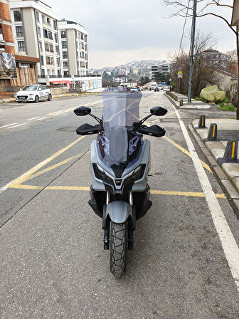 MOTOCAM SYM ADX 300 Siperlik Ön Cam 2024-2025 Model 75cm Açıkfüme Renkli 4mm UZUN CAM