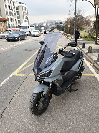 MOTOCAM SYM ADX 300 Siperlik Ön Cam 2024-2025 Model 75cm Açıkfüme Renkli 4mm UZUN CAM