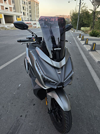 MOTOCAM Sym JET 14 EVO 200 PLUS Siperlik Ön Cam 2023-2025 Model 45cm Siyah Renkli 4mm