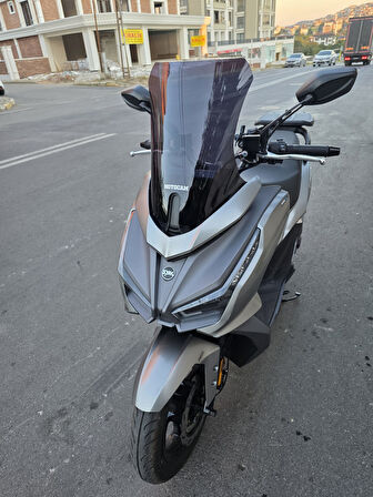 MOTOCAM Sym JET 14 EVO 200 PLUS Siperlik Ön Cam 2023-2025 Model 45cm Siyah Renkli 4mm