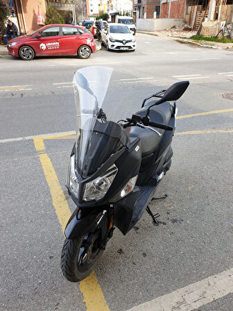 MOTOCAM SYM JET 14 200 Siperlik Ön Cam 2017-2025 Model 72cm Şeffaf Renkli 4mm UZUN CAM