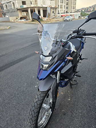 MOTOCAM SYM NHT 200 Siperlik Ön Cam 2023-2025 Model 30cm Şeffaf Renkli 4mm Spor Cam