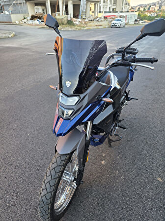 MOTOCAM SYM NHT 200 Siperlik Ön Cam 2023-2025 Model 30cm Siyah Renkli 4mm Spor Cam