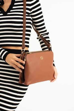 çanta Ss 1329 Kadın Suni Deri Ayarlanabilir Çapraz Askılı Ve Metal Fermuarlı Omuz Çantası TABA