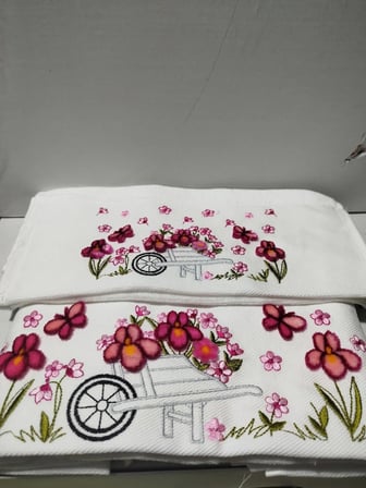 Taftink 3D Nakışlı Beyaz Soft Kadife Analı Kızlı Havlu Seti %100 Pamuk(1 Adet 30x50 cm ve 1 Adet 50x90 cm)