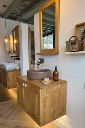 Masif Doğal Ahşap Banyo Dolabı Seti - Su Geçirmez Cilalı & 70Cm Aynalı Set (Montajli)