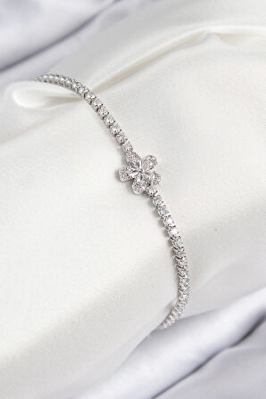 Pirinç Zirkon Taşlı Çiçek Model Gümüş Renk Kadın Bileklik